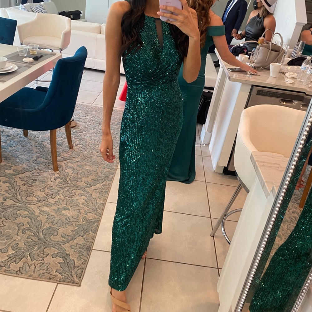 Green long dress with sequins, for formal events, used only ONCE.